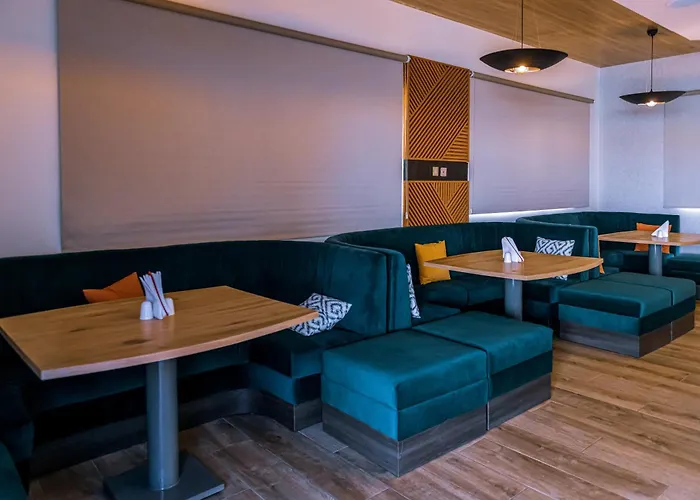 Hotel with pool: Wali'S Suites