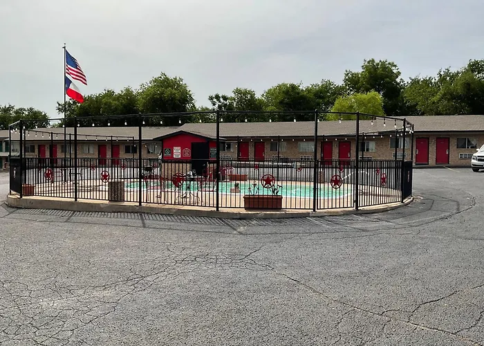 Glen Rose Inn & Suites