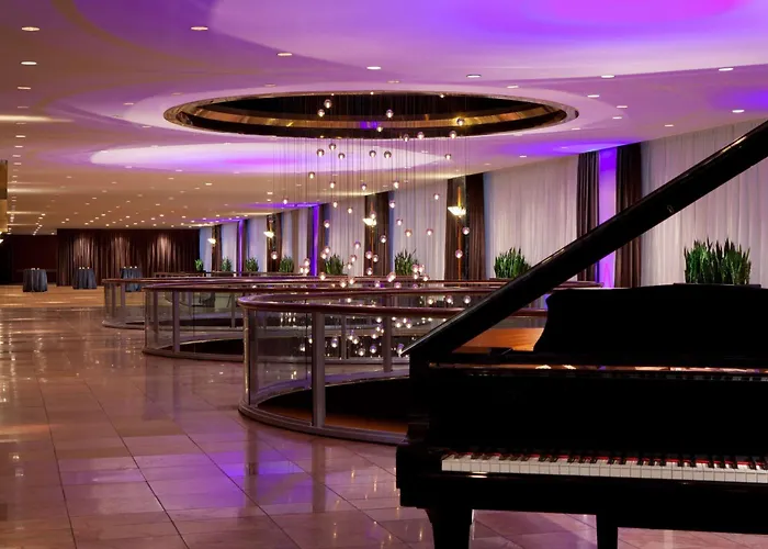 Hotel with Tennis: New York Hilton Midtown