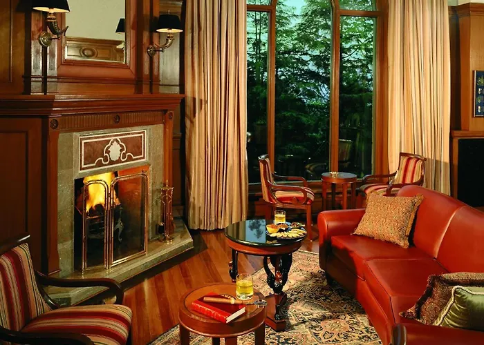 Hotel with Tennis: Wildflower Hall, An Oberoi Resort, Shimla