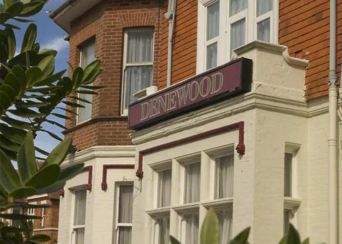 Guest house: Denewood Hotel