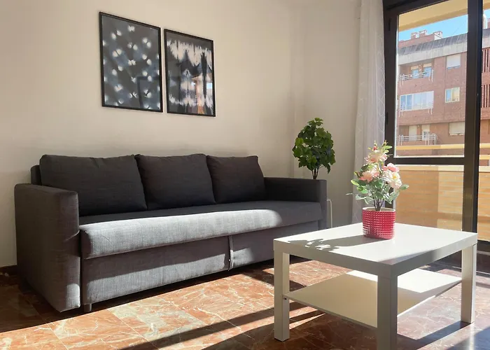 Hotel cerca del colegio: Apartamentos El Pilar Suites 3000