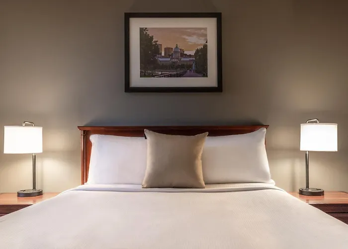 Hotel Faubourg Montreal Centre-Ville Downtown