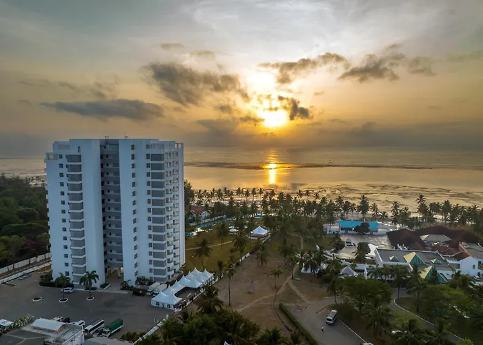 Beach hotel: Sun N Sand Beach Resort