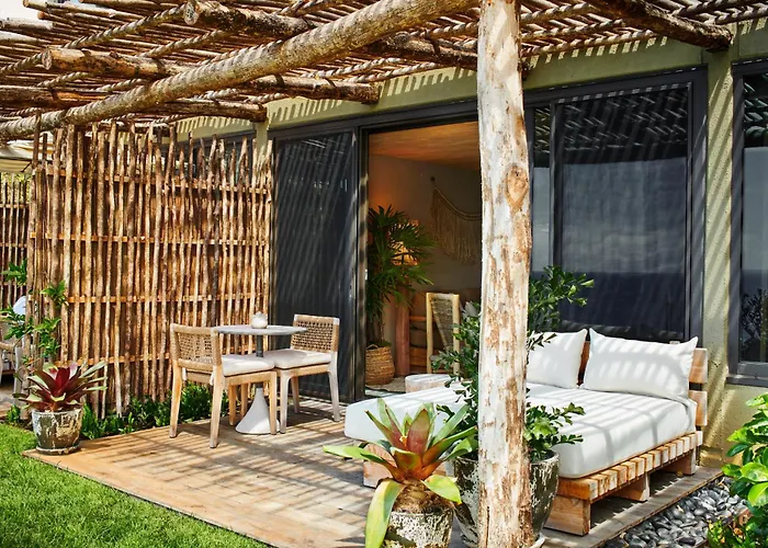 1 Hotel Hanalei Bay