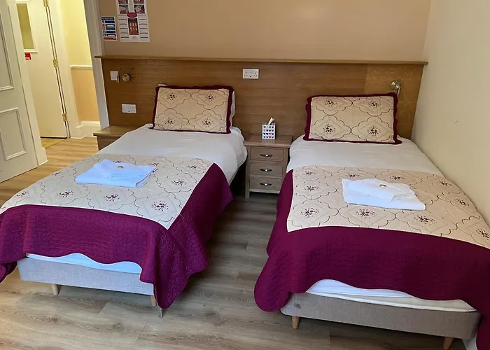 Central hotel: Cumberland Hotel