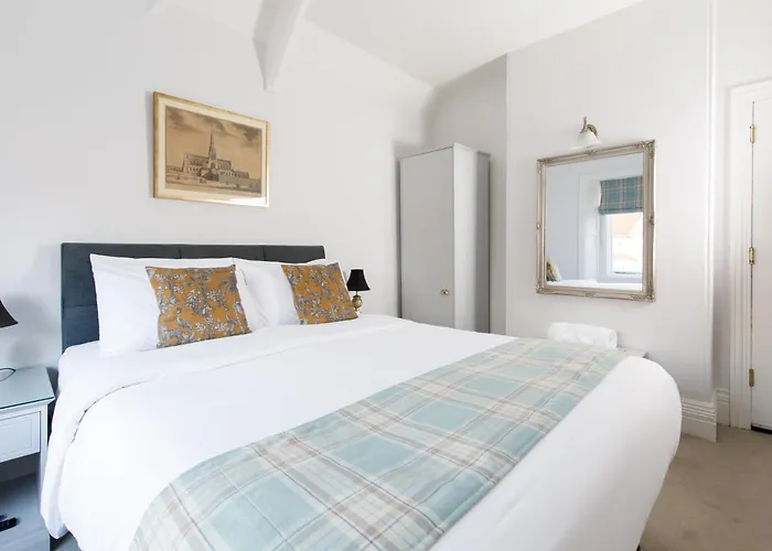 Central hotel: 4 Canon Lane