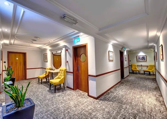 4 star hotel: Lotus Grand Hotel