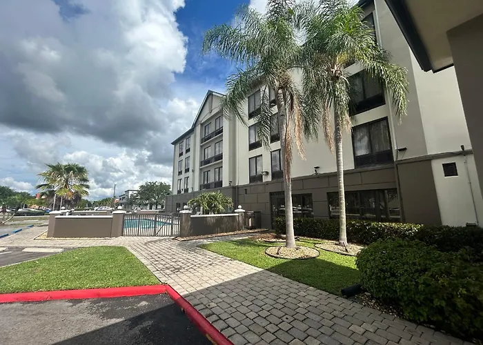 Pet Friendly hotel: Airport Inn