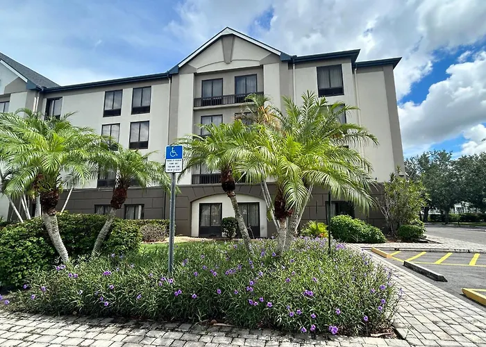 Pet Friendly hotel: Airport Inn