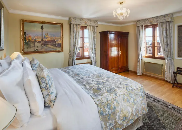 Airport Hotel: Golden Well