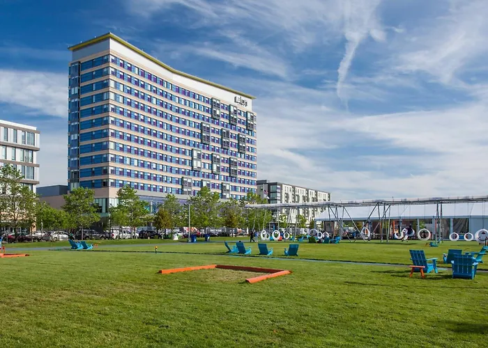 Aloft Seaport District