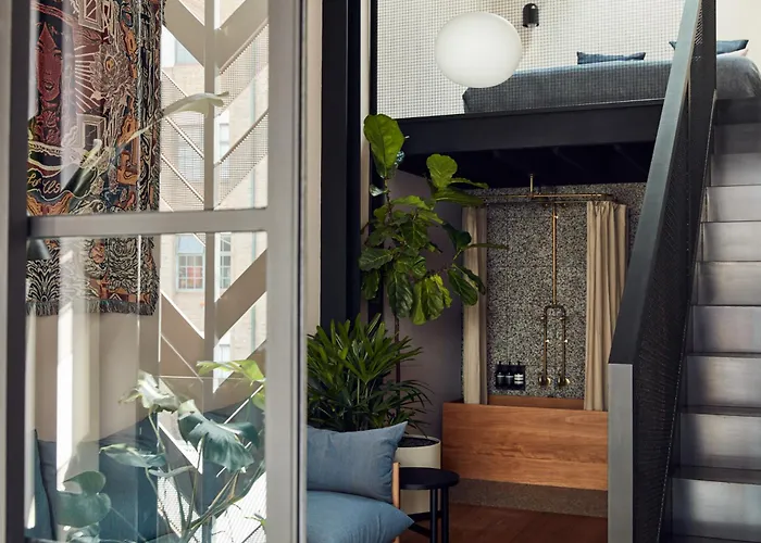 Paramount House