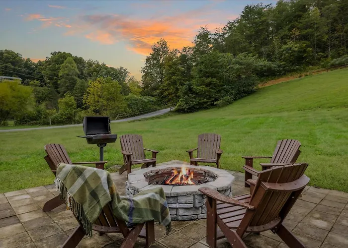 Villa: Black Bear Lodge - Game, Movie, Firepit