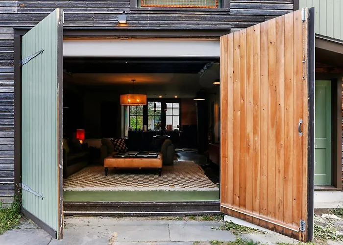Hotels with a view Kingston Carriage House