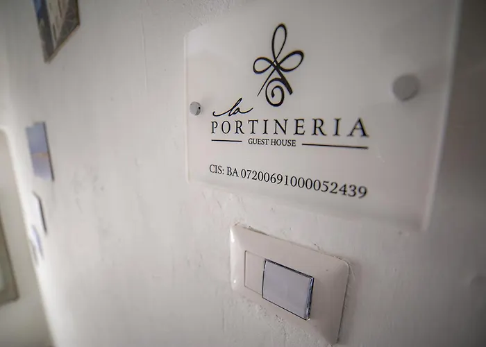  La Portineria Guest House