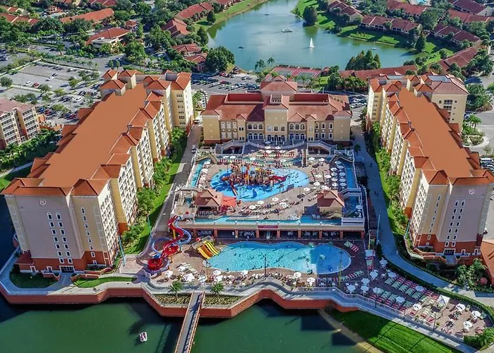 Hotel with pool: Westgate Town Center Resort