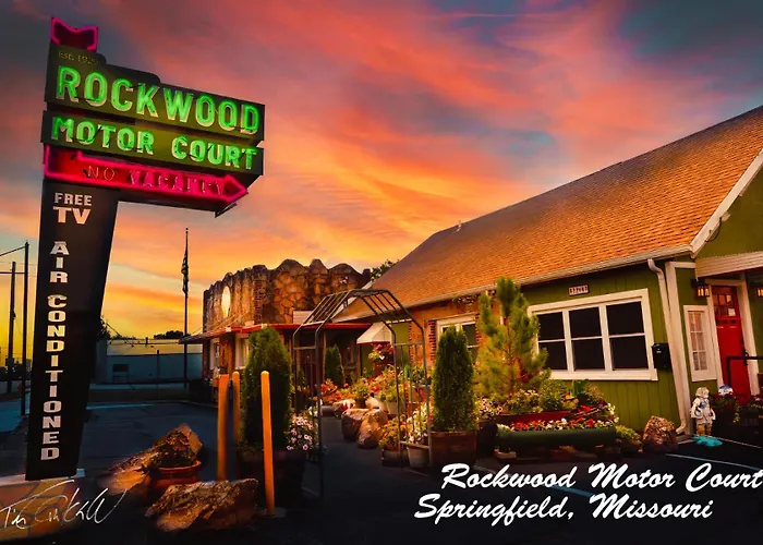 Cheap hotel: Rockwood Motor Court