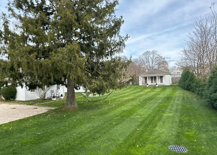 Hotel: The 1708 House