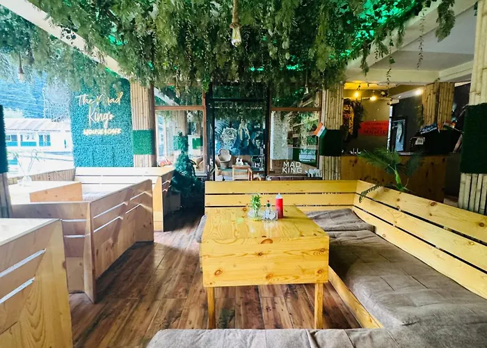 Mad King'S House & Cafe