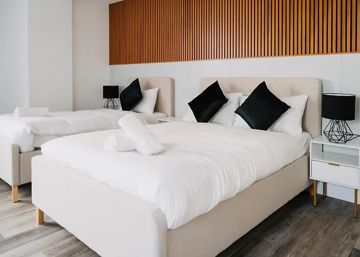 Hotels Close to Airport Wns Skylines Village