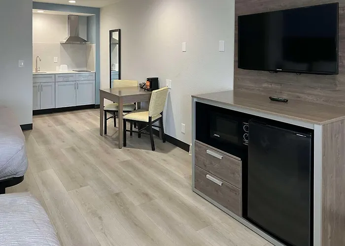 Pet Friendly hotel: Quality Inn Tracy I-205