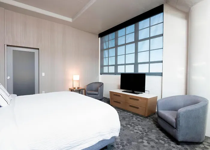 Hotels Close to Airport Courtyard By Marriott Waterloo Cedar Falls