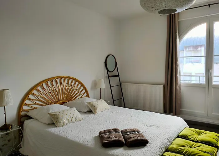 A La Villa Perroy les chambres sont spacieuses et les petit-déjeuners offerts