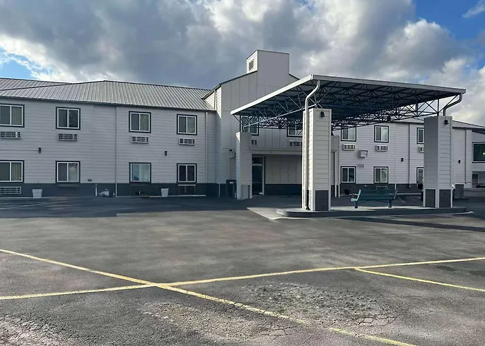 Beach hotel: Baymont By Wyndham Athens, Tn