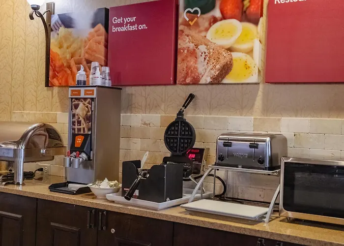 Pet Friendly hotel: Russell Inn And Suites