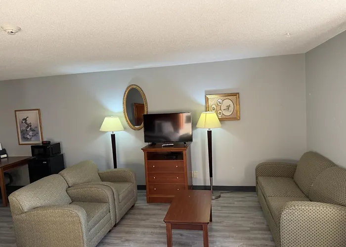 Lake Tree Inn & Suites