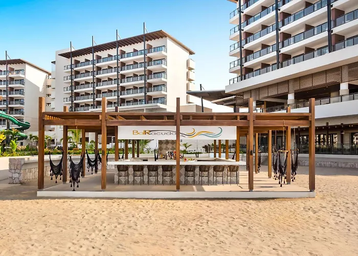 Luxury hotel only: Dreams Estrella Del Mar Mazatlan Golf & Spa Resort