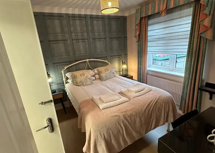 4 star hotel: The Cambridge Guest House By Tas
