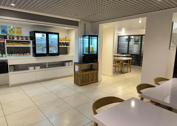 Brit Hotel Porte D'Espagne