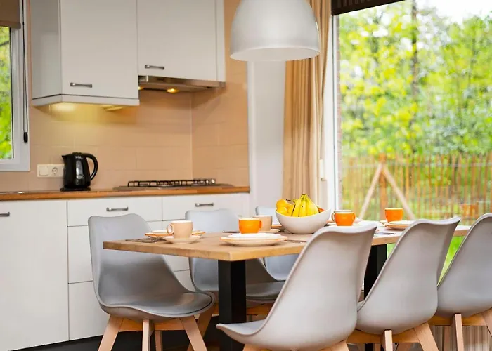 Comfort 6-Person Dog Bungalow In The Holiday Park Landal Heideheuvel