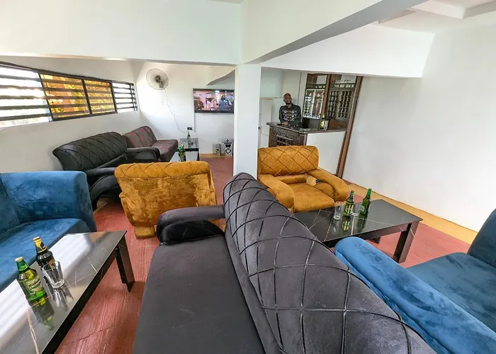 Cheap hotel: White Castle Apartments