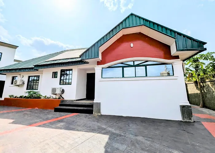 Cheap hotel: White Castle Apartments