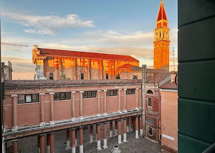 Apartahotel: Palazzo Contarini Della Porta Di Ferro