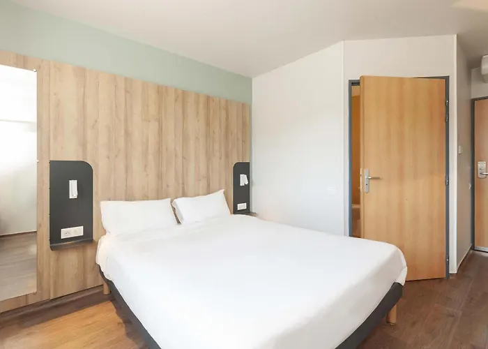 B&B Hotel Pau Lescar