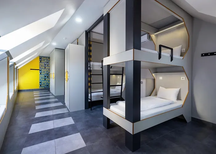 Lodging Hive Party Budapest