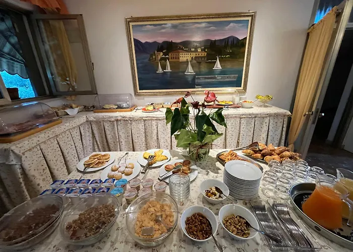 Hotel con piscina: Hotel Lory