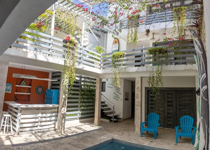 Hotel Jacuzzi: Colonial House