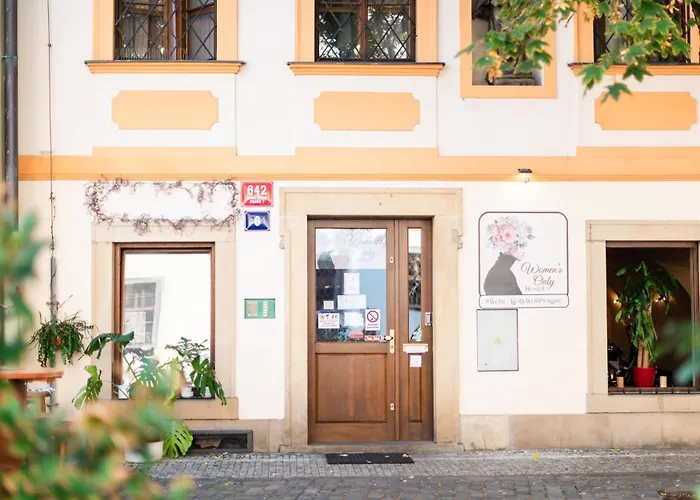 Women'S Only Hostel - Female Only