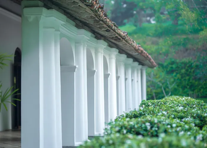 Hotel with view: Adigars Manor Kandy