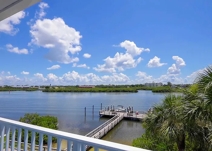 Hotel with pool: The Fold Hotels Indian Shores