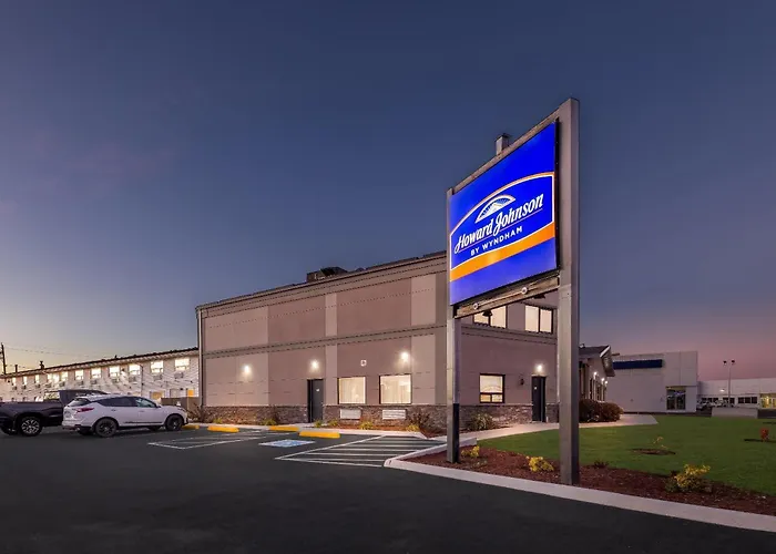 Pet Friendly hotel: Howard Johnson By Wyndham Thunder Bay