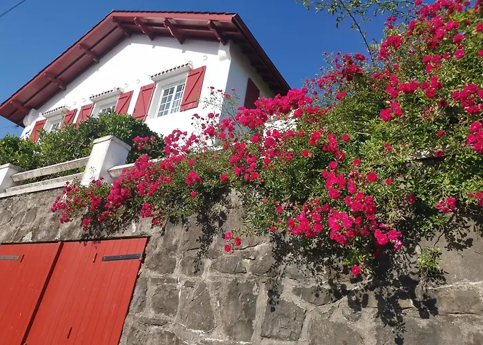Hôtel accueillant les animaux: Chambres d'hôtes HOR DAGO près de la gare d'Hendaye avec le petit-déjeuner