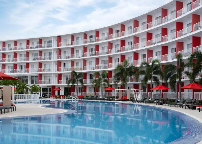 Hotel: Grand Decameron Cornwall Beach, A Trademark All-Inclusive Resort