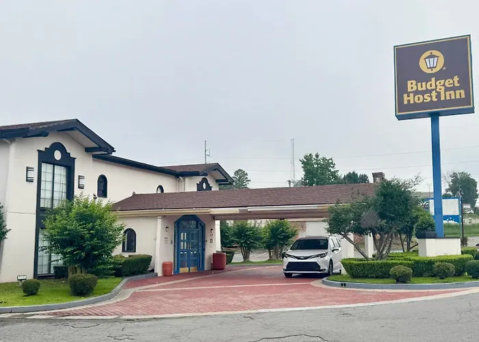 Pet Friendly hotel: Budget Host Inn- Medical Center