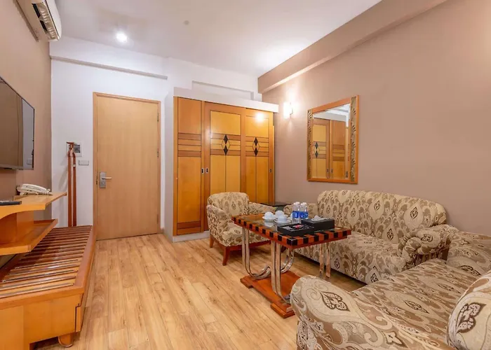  Golden Sunshine Villa And Travel